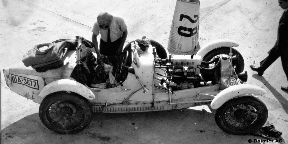 Startvorbereitungen - der Bugatti (Startnummer 28) des Hans Simons.